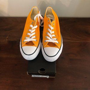 NWT Converse Chuck Taylor All Star Orange Ray Low Top Sneakers Womens 7